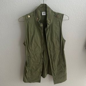 Cute camo green Cabi vest size xs